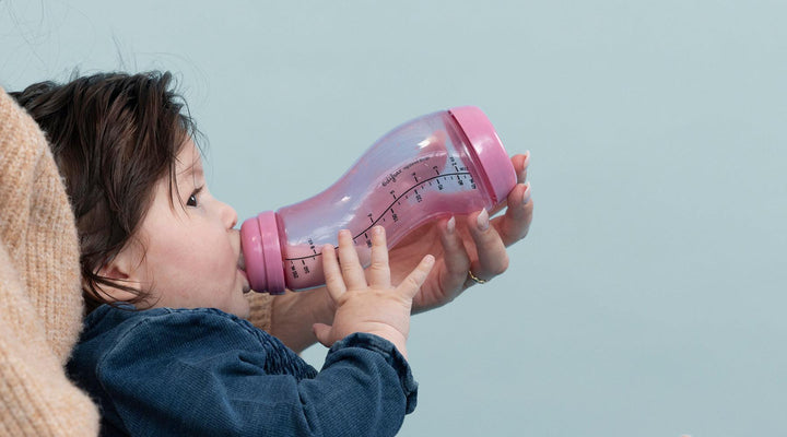 Trinkmenge Baby: Wieviel dürfen Babys trinken?