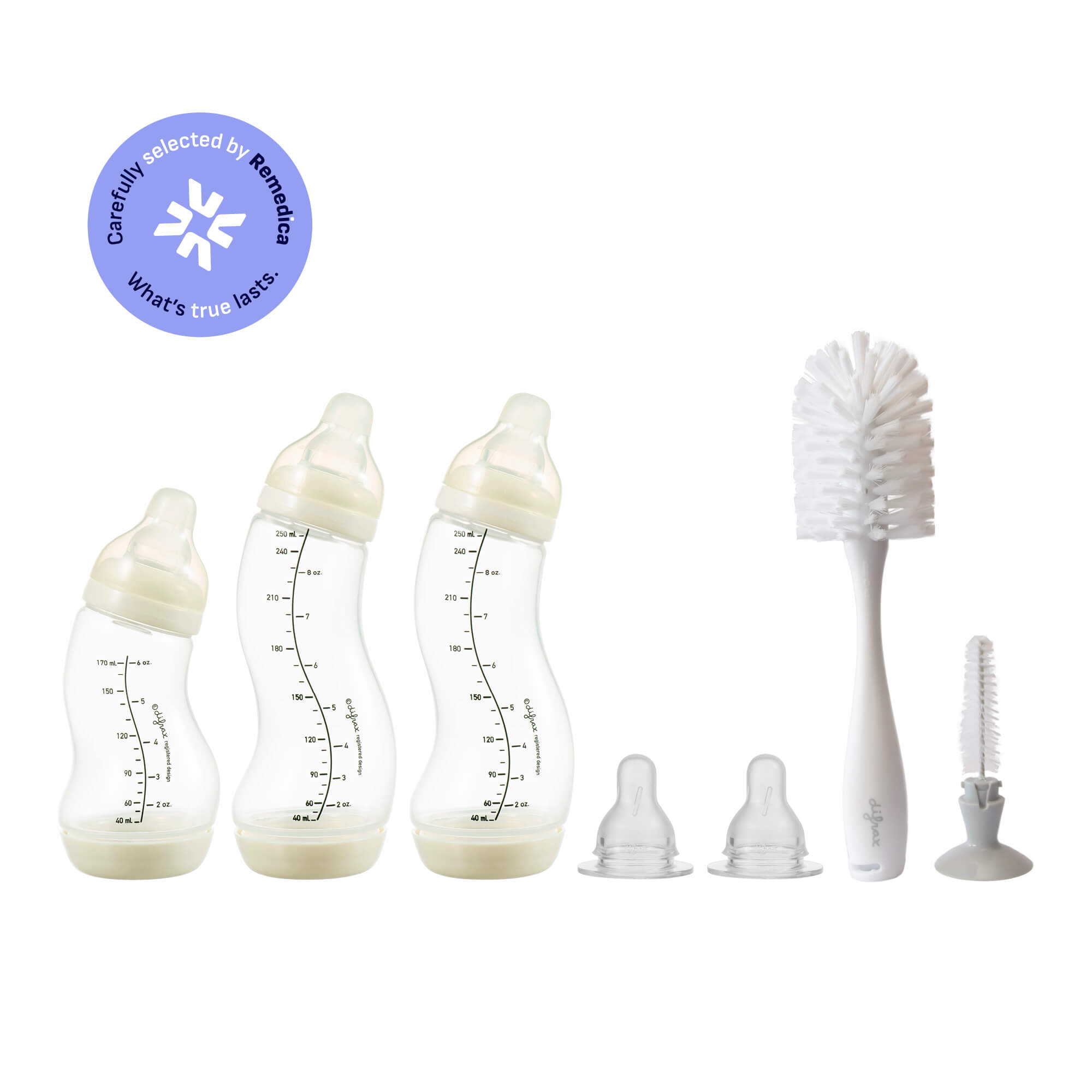 Difrax Newborn Starter Set geselecteerd door Remedica – drie babyflesjes (170ml en 250ml), twee Natural spenen en flessenborstels op witte achtergrond