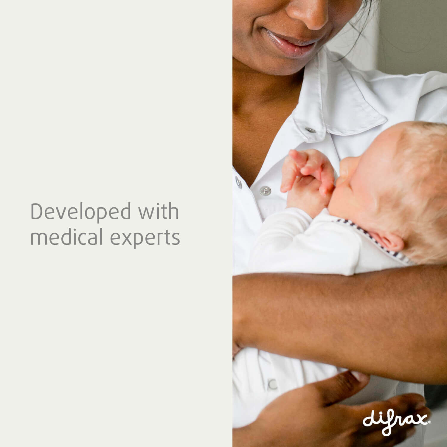 Verpleegkundige houdt pasgeboren baby vast – Difrax S-fles ontwikkeld in samenwerking met medische experts