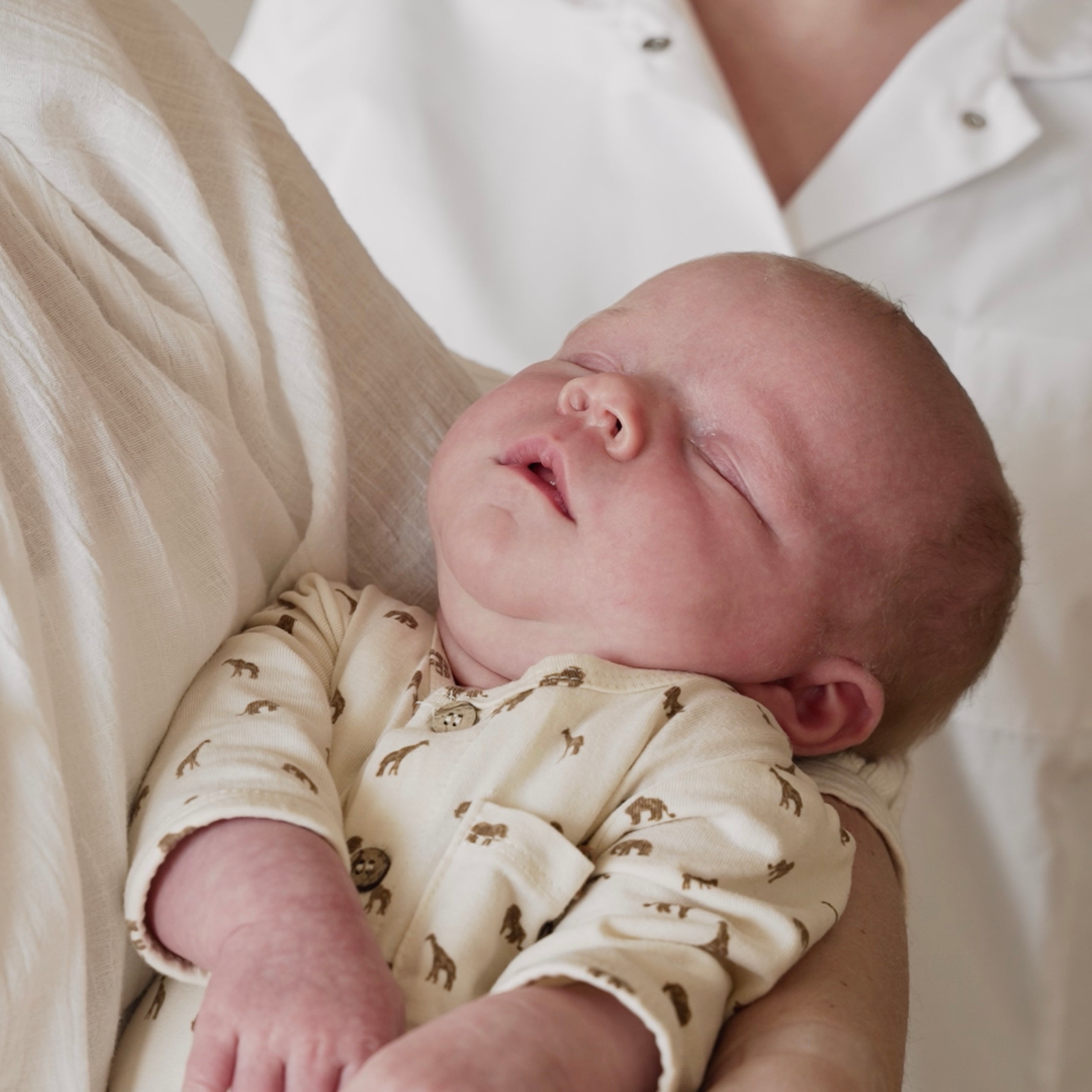 nieuweborn is aan het slapen