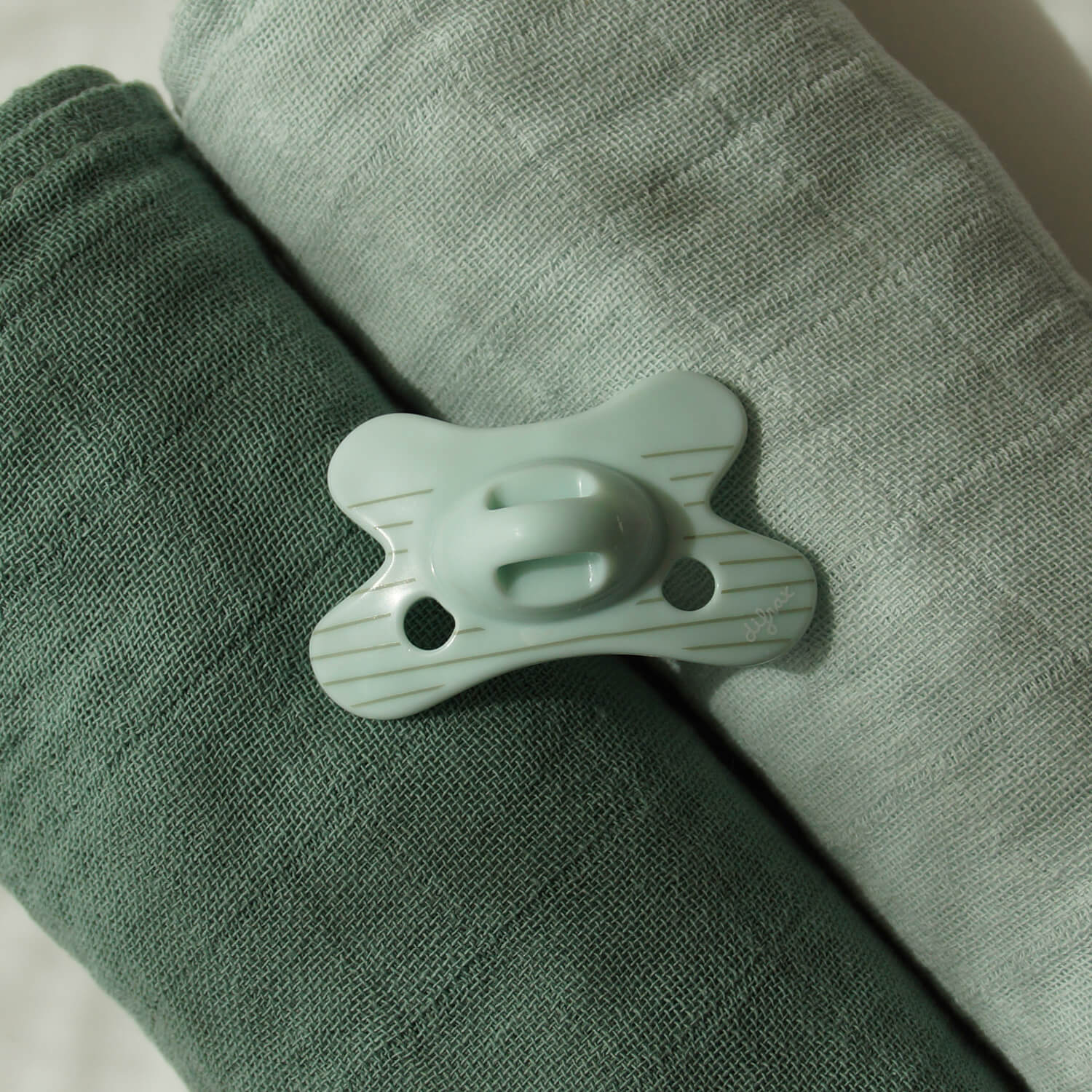Ambience beeld van Little Venture fopspeen "Stripy Mint"