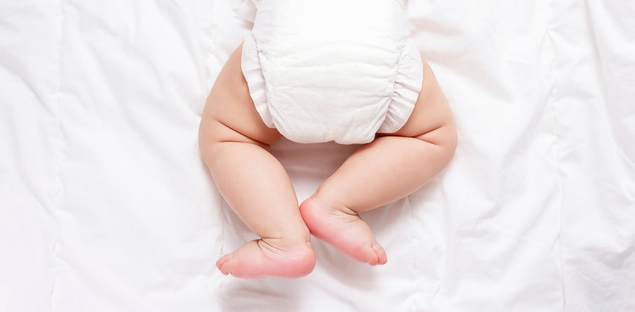 bébé avec une couche