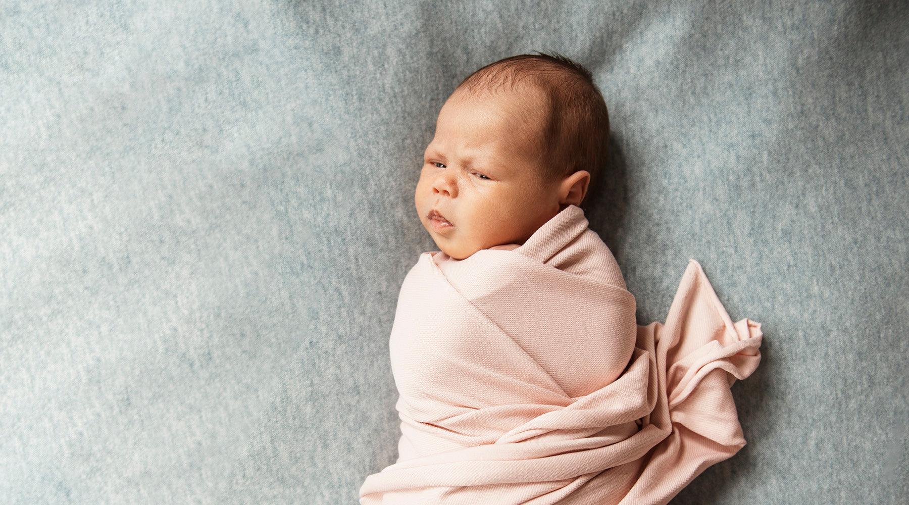 Een handleiding voor het inbakeren van je pasgeboren baby - Difrax