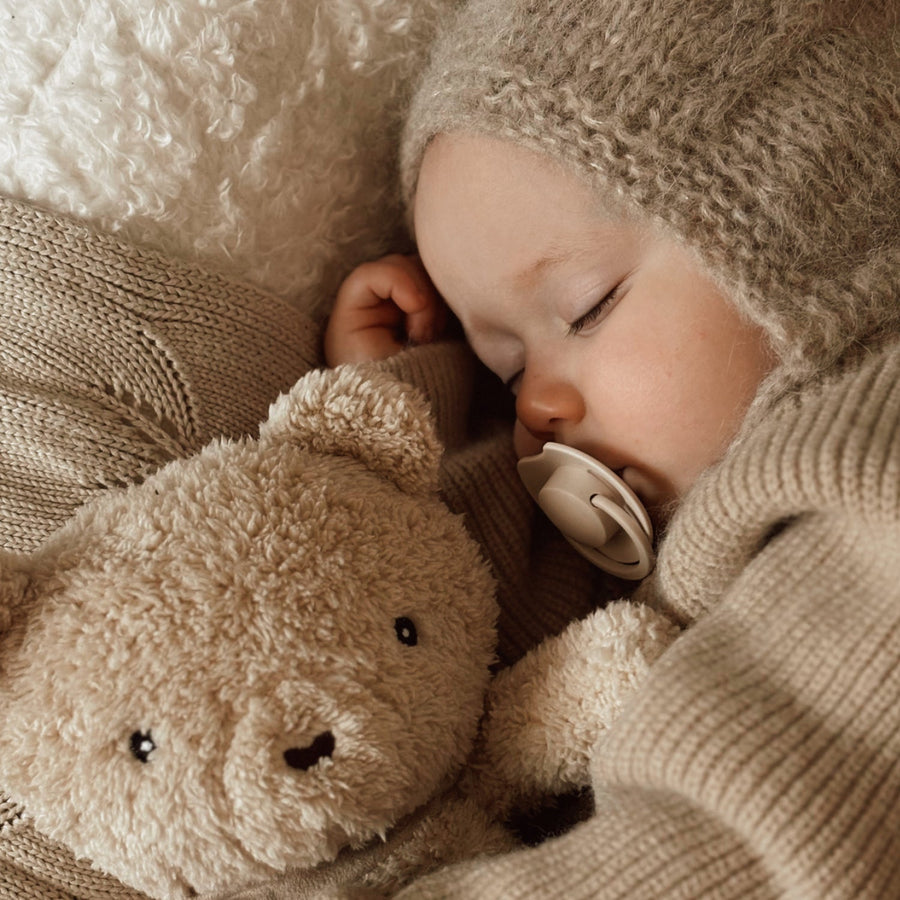 Wintertijd en je baby: zo wen je het slaapritme rustig aan