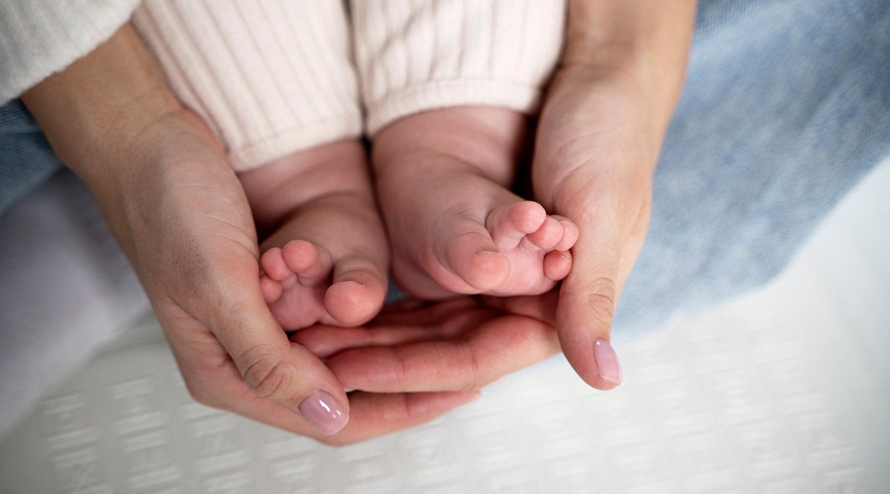 Hoe kan ik de nageltjes van een baby knippen of vijlen? - Difrax