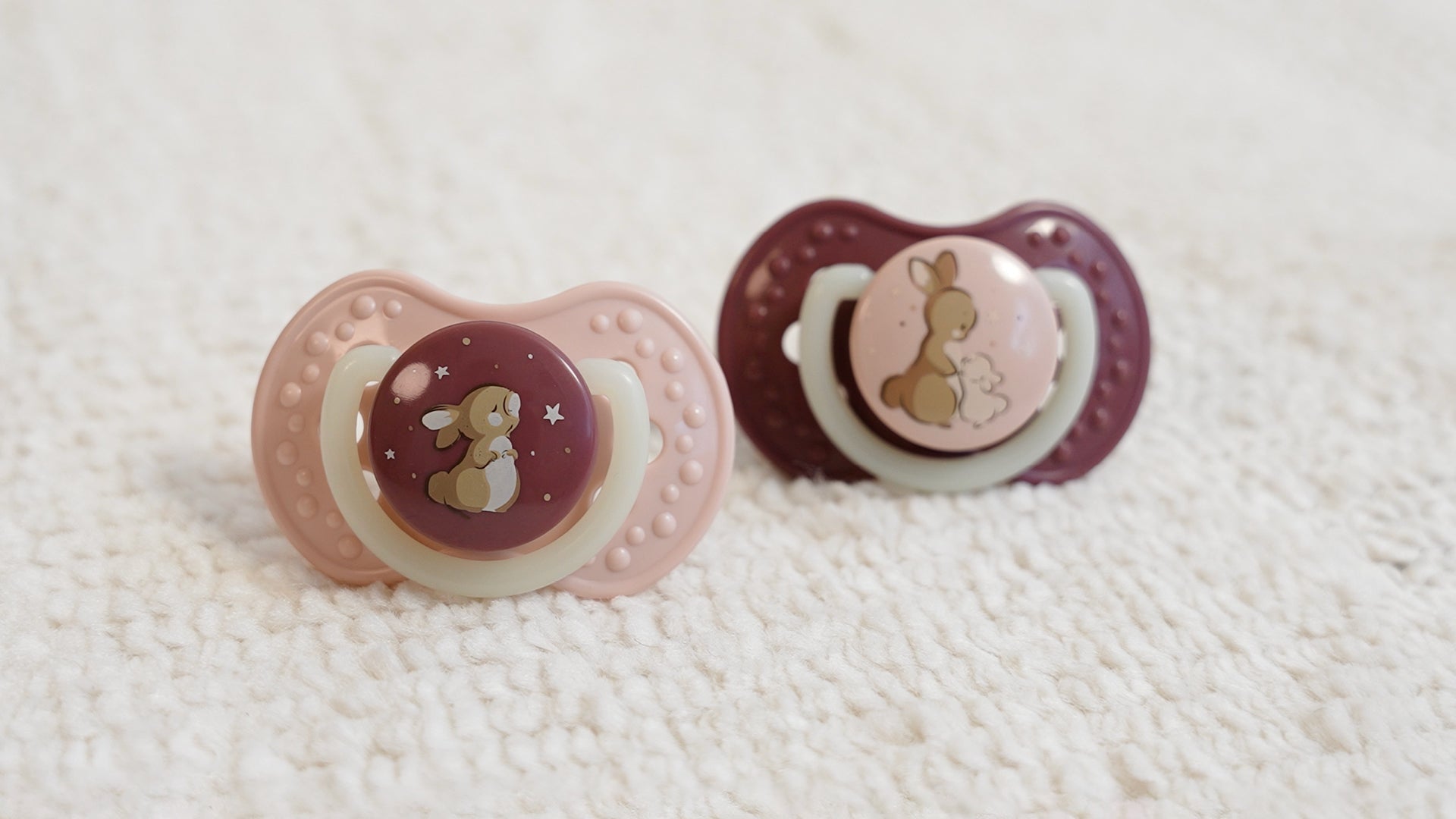 Sucette rose et violette Difrax LOVI Night & Day pour bébé de 3 à 6 mois
