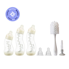 Difrax Newborn Starter Set geselecteerd door Remedica – drie babyflesjes (170ml en 250ml), twee Natural spenen en flessenborstels op witte achtergrond