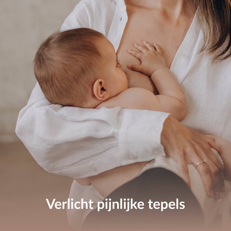 Moeder die haar baby borstvoeding geeft met de tekst "Verlicht pijnlijke tepels" onderin beeld.