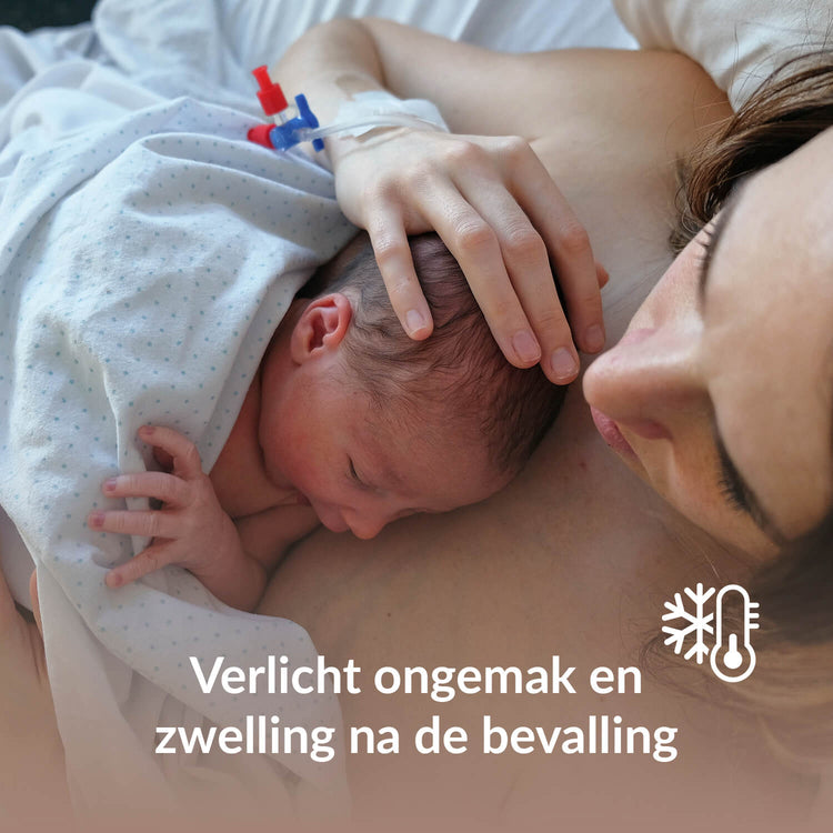 Moeder met pasgeboren baby op de borst, sfeerbeeld bij het Difrax LOVI zelfkoelend kraamverband