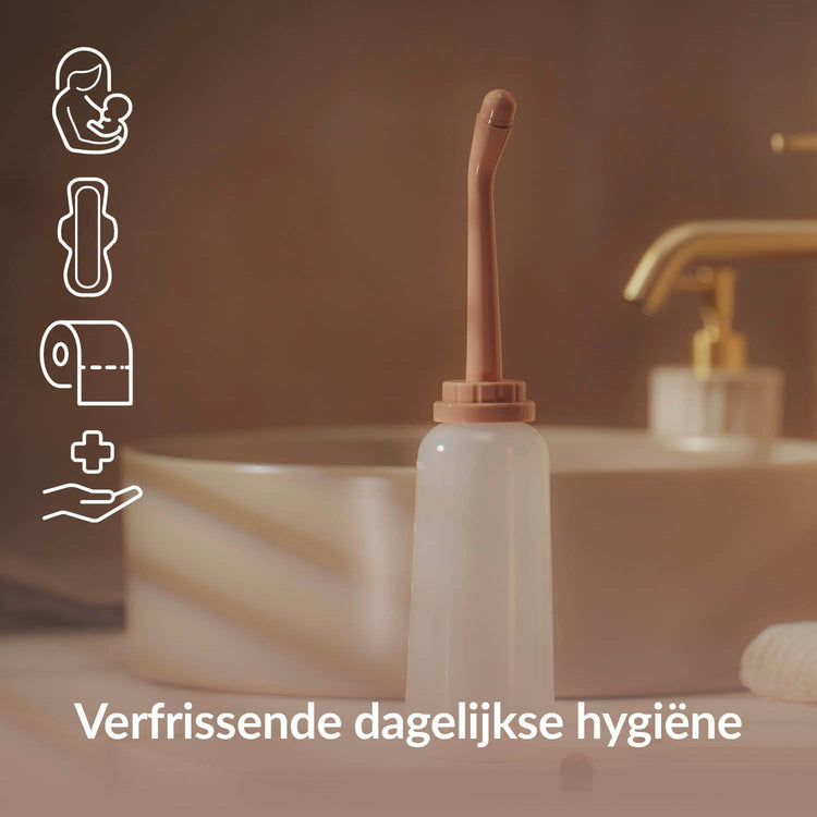 Difrax LOVI Peri-fles op een wastafel met de tekst "Verfrissende dagelijkse hygiëne"