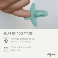Difrax siliconen fopspeen 0-2 maanden op vinger - optimaal contact voor natuurlijke zuigreflex bij premature baby's