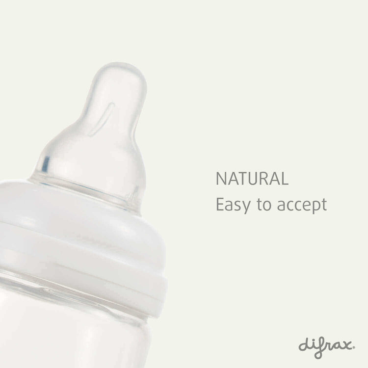 Close-up van Difrax Natural speen – anatomisch gevormd voor een natuurlijke zuigbeweging, eenvoudig te accepteren door baby