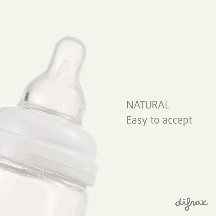 Close-up van Difrax Natural speen – zachte, anatomische flessespeen die gemakkelijk wordt geaccepteerd door baby's