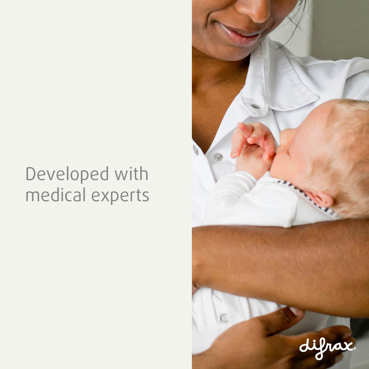 Emotionele close-up met pasgeboren baby, tekst "Developed with medical experts" benadrukt medische ontwikkeling