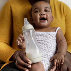 Difrax Easy Grip babyfles 240ml in Ivory met ergonomische handgreep, anti-colic bodem en natuurlijke speen