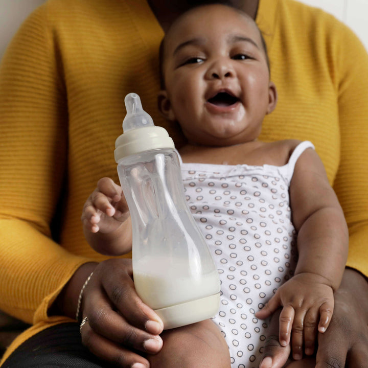 Difrax Easy Grip babyfles 240ml in Ivory met ergonomische handgreep, anti-colic bodem en natuurlijke speen