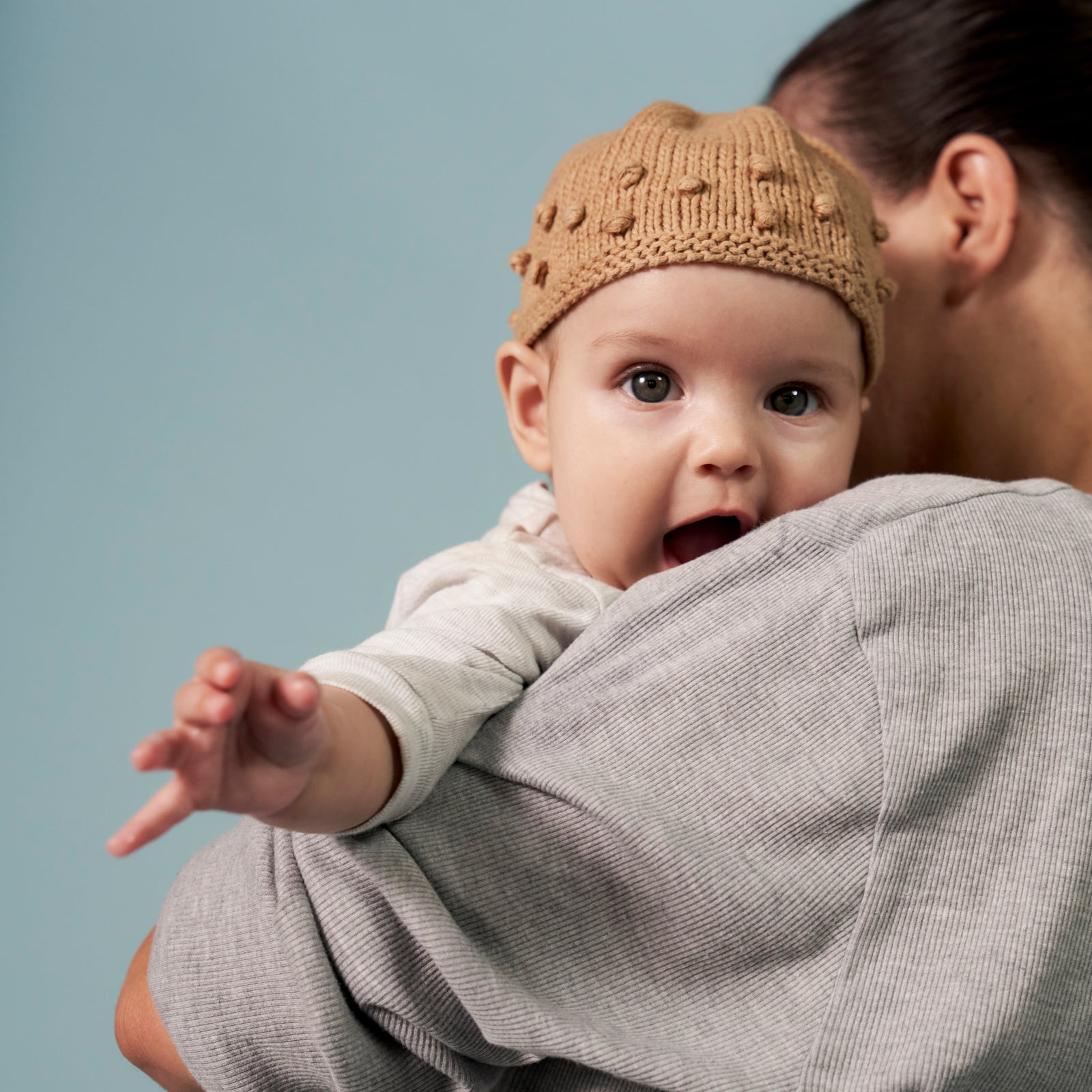 Bébé de 0 à 6 mois avec une sucette Difrax – devenir partenaire Difrax