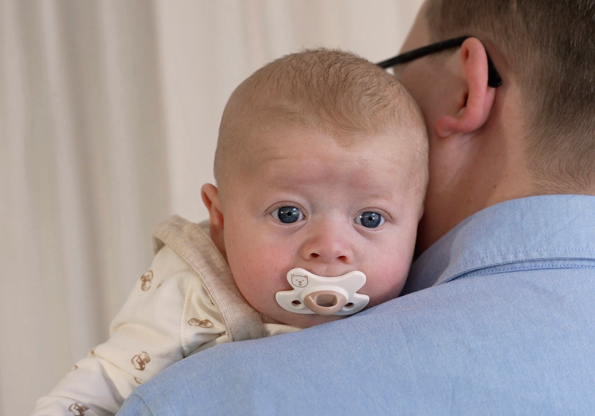 Baby met Difrax fopspeen 