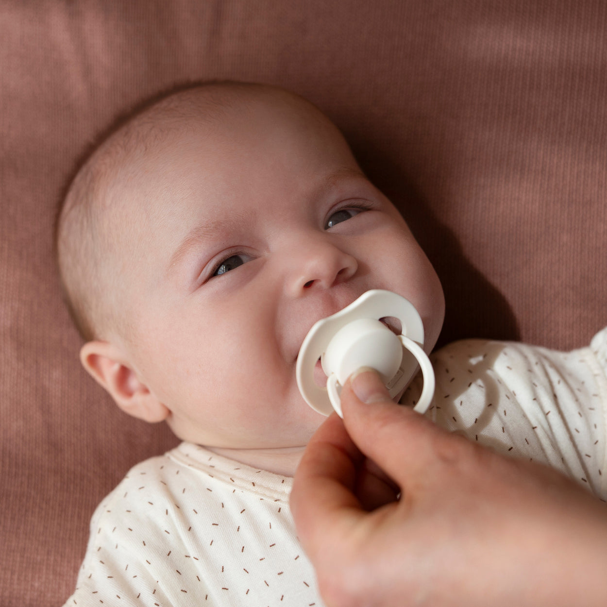 Baby met ivory Prime speentje 