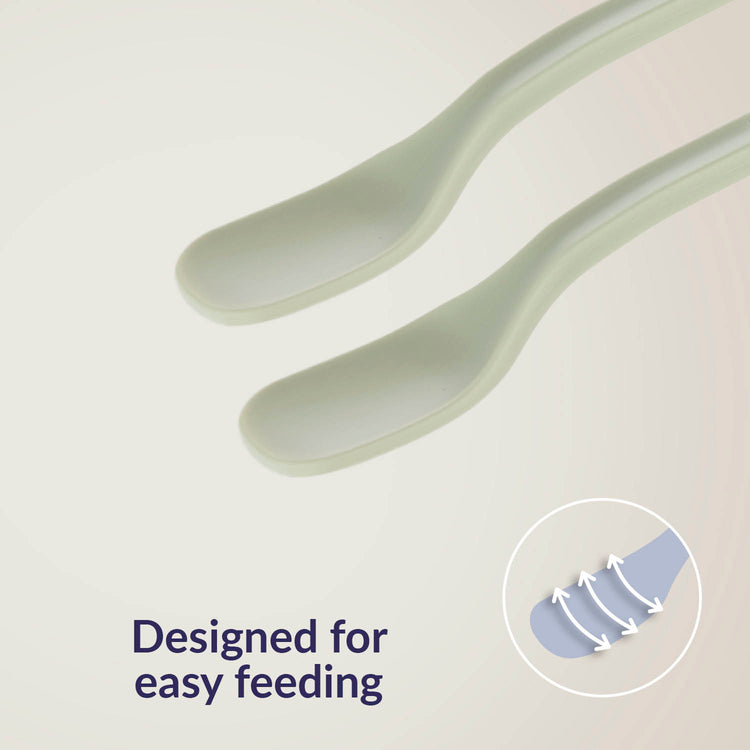 Voedingslepels uit de Difrax LOVI Baby Eet- & Drinkset Pistachio – ergonomisch handvat en smal, ondiep lepeltje voor kleine hapjes, ontworpen voor gemakkelijk voeren.
