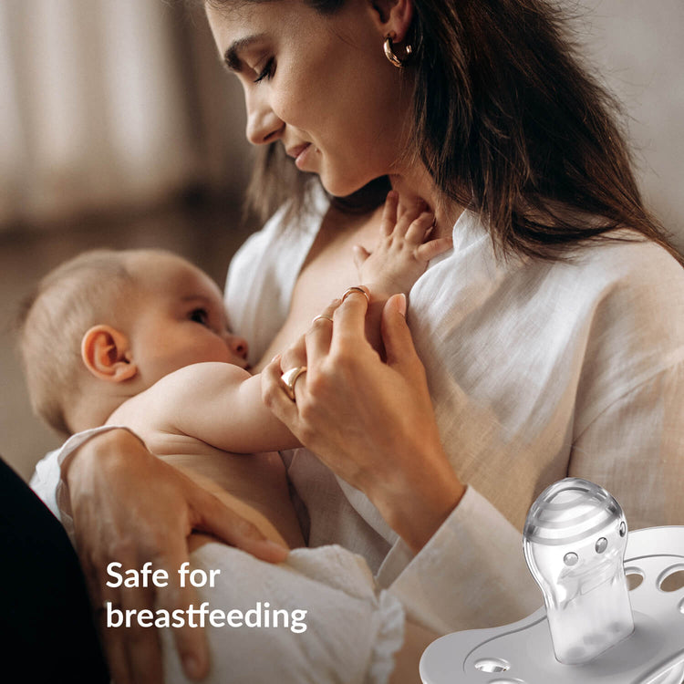 Moeder geeft borstvoeding, Difrax LOVI Blossom Dynamische fopspeen 18+ maanden, siliconen, klein schildje, Glow in the Dark-ring, BPA-vrij, veilig te combineren met borstvoeding
