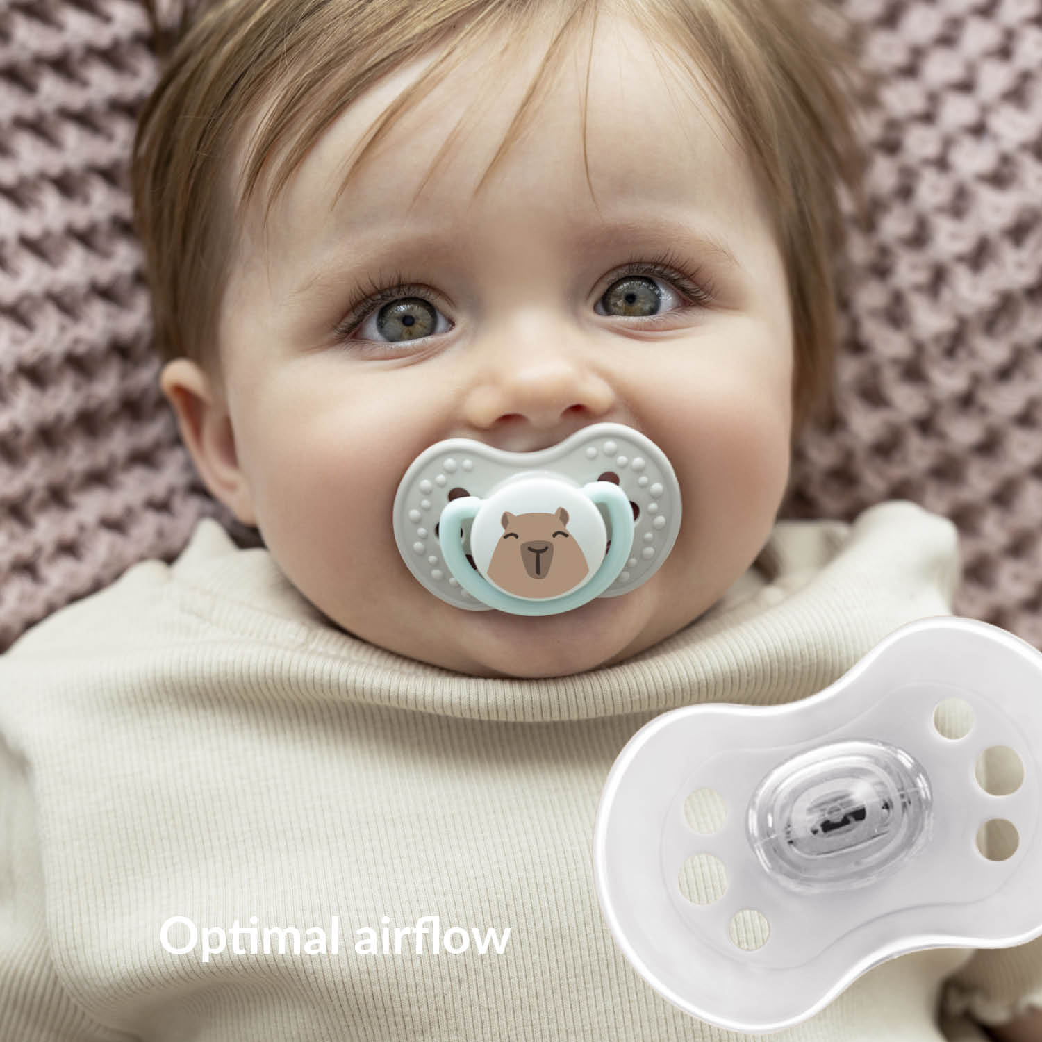 Baby met Difrax LOVI CapiChill Dynamische fopspeen 0-6 maanden, Boy, siliconen, klein schildje, Glow in the Dark-ring, BPA-vrij, optimale luchtstroom
