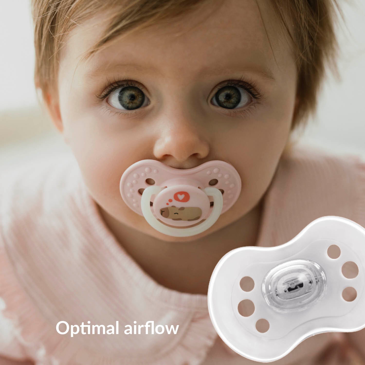 Difrax LOVI CapiChill Dynamische fopspeen 6-18 maanden, Girl, optimale luchtstroom. Baby met speen; BPA-vrij, beschermt natuurlijke zuigreflex, symmetrische vorm imiteert moedertepel, vrij ademen door de neus.
