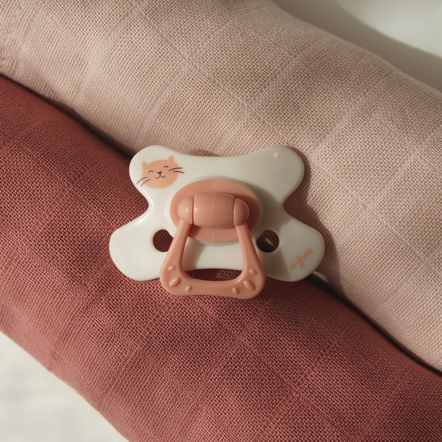 Little Venture Natural fopspeen ambience design Dusty Pink Kitten