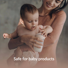 USP tekst "Veilig voor baby producten" met een ambience beeld van een moeder met kind, die een Mammafeel babyfles vasthoudt. 